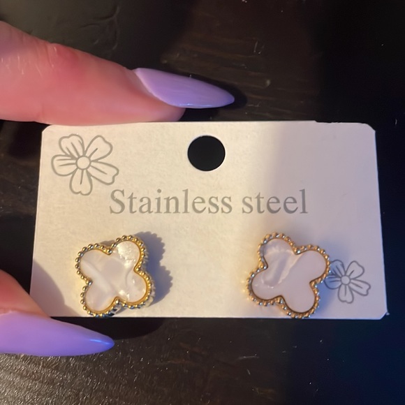 MOTHER OF PEARL LOOK Clover Design Stud Earrings 14K Gold Over Stainless - Picture 3 of 3